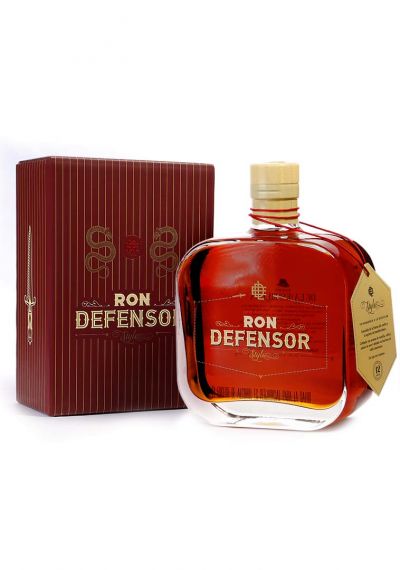 Ron Defensor Style en caja by Abelardo De La Espriella y Silvestre Dangond